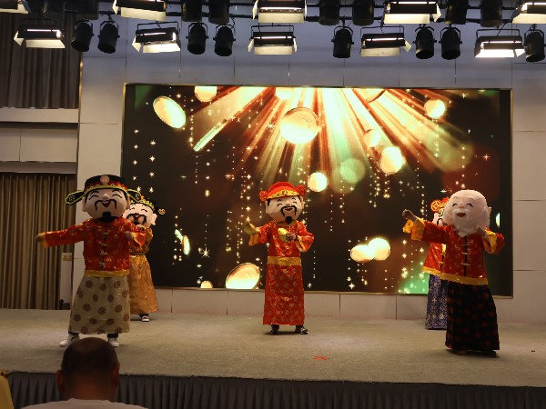 茄子视频污版在线观看2025年年会节目